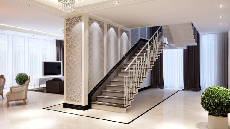 Оформление дизайна лестницы в  интерьере просторного холла