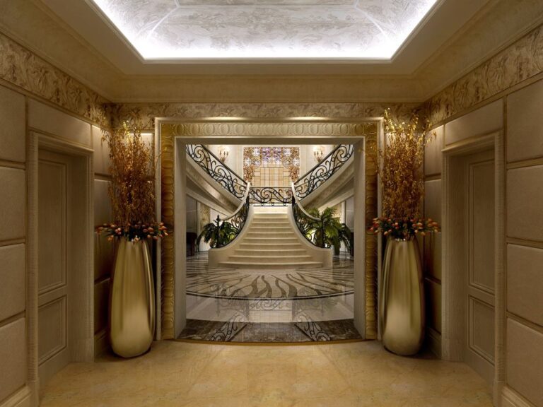 Элитный интерьер коридора с высокими вазами