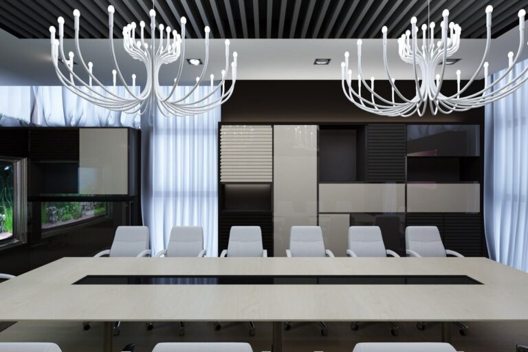Красивые люстры в дизайне конференц-зала