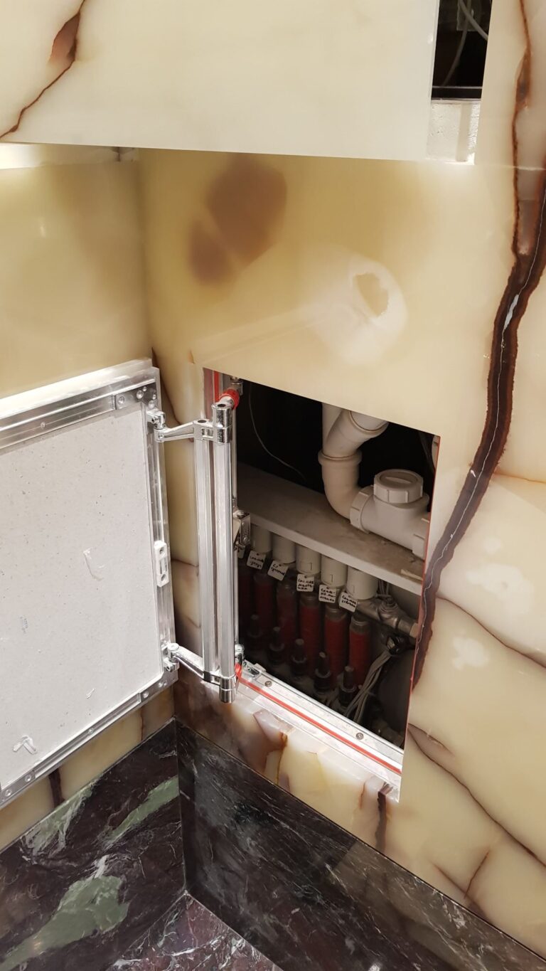 Санузел с техническим отсеком