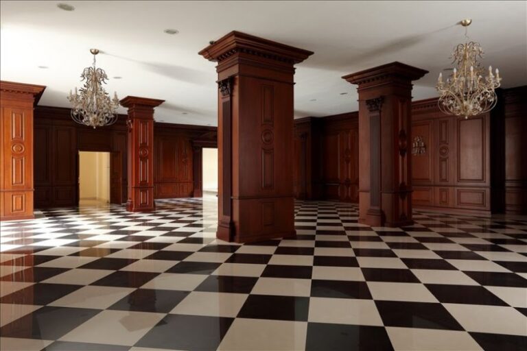 Интерьер холла с классическим деревянным дизайном