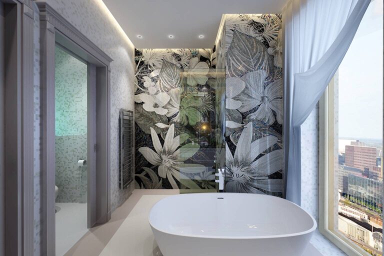 Светлый интерьер ванной с мозаикой в виде цветов