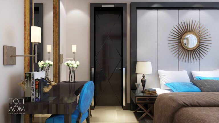 Красивый интерьер спальни с зеркалом в виде солнца